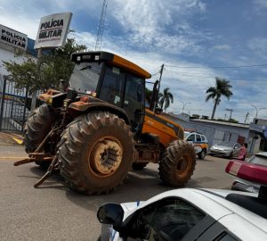 Pol&iacute;cia Militar recupera trator roubado e prende dois suspeitos