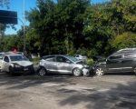 Batida entre três veículos deixa idosa ferida em BH
