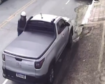 Vídeo: de capacete, ladrão furta caminhonete em Divinópolis