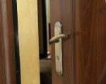 Corpo de idoso é encontrado em decomposição dentro de apartamento na Grande BH