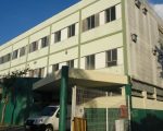 Homem bate em mulher e a aguarda ser atendida na UPA, em BH