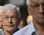 Aeronautas, aeroviários aposentados, e pensionistas do Fundo Aerus, que reúne ex-trabalhadores das extintas Varig e Transbrasil, protestam na Advocacia Geral da União (Fernando Frazão/Agência Brasil)