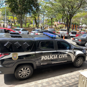 Ita&uacute;na: tr&ecirc;s pedreiros s&atilde;o presos por furtar casa que reformaram na zona rural e mulher est&aacute; foragida