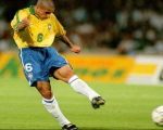 Ex-jogador Roberto Carlos, tem 11 filhos com diferentes mulheres, e acaba de se separar da última esposa