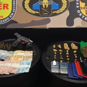 Itaúna: trio é preso com variedade de drogas, dinheiro e armas em casa usada para o tráfico