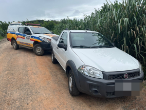 Motorista foge da PM ap&oacute;s abandonar carro em mata, em Nova Serrana