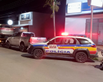 Homem é preso por negociar veículo furtado por calçados e dinheiro, em Nova Serrana