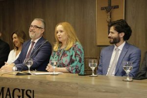 Ju&iacute;za Rosimere do Couto toma posse como a 1&ordf; mulher na Presid&ecirc;ncia da Amagis
