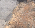 Buraco em rua do bairro Belo Vale causa transtornos aos moradores em Divinópolis