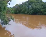 Rio Itapecerica registra cheia em Divinópolis