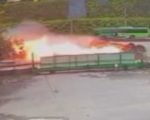 Vídeo mostra momento em que carreta pega fogo na Fernão Dias; motorista morreu carbonizado