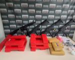 Vídeo: PM apreende submetralhadoras e 20 kg de maconha na Grande BH