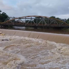 Divinópolis: Prefeitura e Bombeiros ampliam monitoramento do Rio Itapecerica devido às chuvas