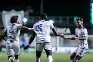 Raposa estreia t&eacute;cnico e precisa da vit&oacute;ria para ter vantagem nas semis. Democrata-GV x Cruzeiro. A Minas FM transmite.
