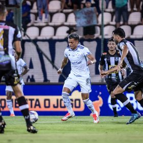 Com a pior campanha dos últimos anos, Cruzeiro preocupa para as semifinais.