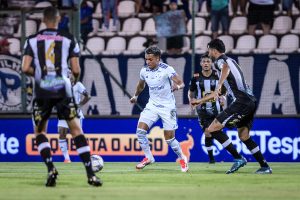 Com a pior campanha dos &uacute;ltimos anos, Cruzeiro preocupa para as semifinais.