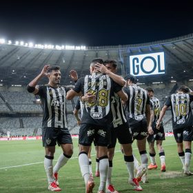Galo “conserta ” início ruim e se classifica para as semifinais.