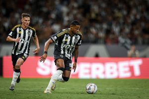 Com o dinheiro da venda de Paulinho, Atl&eacute;tico foi intenso nas contrata&ccedil;&otilde;es.