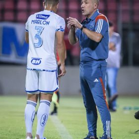 Leonardo Jardim pede tempo para apresentar seu estilo de jogo.