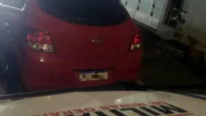 Nova Serrana: PM recupera ve&iacute;culo furtado com placas adulteradas
