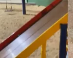 Morador flagra escorpião no 'parquinho' da Praça da Catedral em Divinópolis
