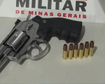 Homem ameaça dono de bar com uma arma airsofty em Claudio