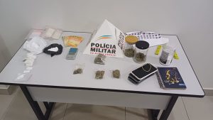 Dupla &eacute; presa por 'delivery de drogas' em Nova Serrana