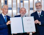 Lula destaca obra de Adélia Prado em cerimônia de entrega do Prêmio Camões