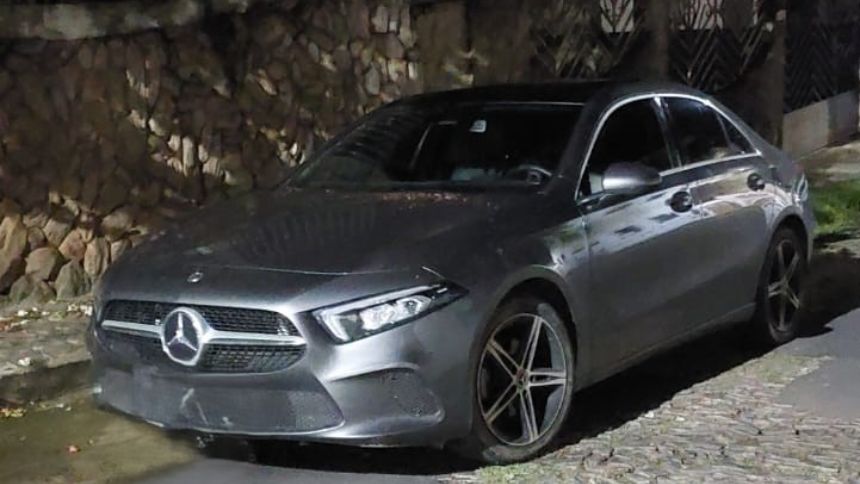 PM recupera Mercedes furtada ap&oacute;s persegui&ccedil;&atilde;o em Divin&oacute;polis