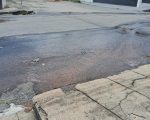 Moradores reclamam de vazamento de esgoto na rua Minas Gerais
