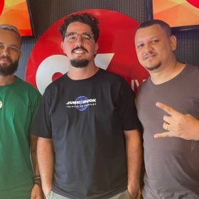 Palco Autoral 94LIVE: Conhe&ccedil;a a banda Fenda do Bikini
