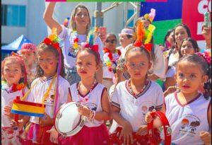 Blocos infantis animam manh&atilde; do Pr&eacute;-Carnaval do Divino; veja imagens