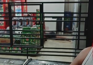 V&iacute;deo: jovem &eacute; morto tiros em loja de Nova Serrana