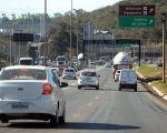 Assaltantes sequestram caminhoneiro e roubam carga de macarrão no Anel Rodoviário de BH