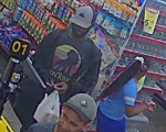Vídeo: Fingindo comprar gilete, homem rouba loja no Centro de Divinópolis