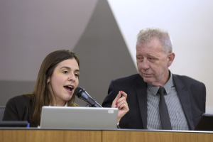Projeto para impedir constru&ccedil;&atilde;o de ped&aacute;gios com menos de 100km de dist&acirc;ncia &eacute; protocolado por deputada