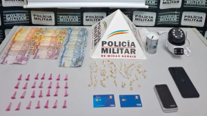 Muita droga &eacute; apreendida em casa do tr&aacute;fico e quadrilha com longa ficha &eacute; presa, em Par&aacute; de Minas