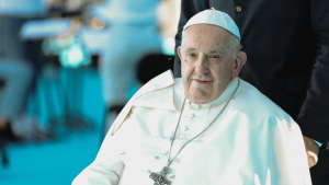 Novo diagn&oacute;stico de Papa Francisco aponta pneumonia nos dois pulm&otilde;es; quadro &eacute; considerado complexo