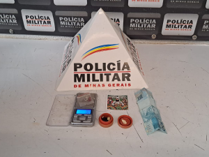 Demonstrando nervosismo, homem tenta fugir da PM em patrulhamento e é preso, em Divinópolis
