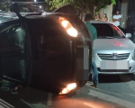 Carro capota durante a madrugada, na Avenida Paraná