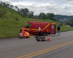 Colisão entre carro e moto deixa ferido, na MG-050, em Itaúna