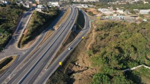 Quase 300 mil veículos devem passar pela MG-050 durante o Carnaval, diz concessionária