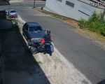Câmera flagra ladrão tentando furtar moto no LP Pereira, em Divinópolis