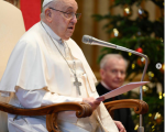 Papa Francisco segue em estado crítico, mas estável, diz boletim do Vaticano