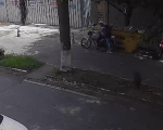 Câmera flagra tentativa de furto em plena luz do dia em Divinópolis