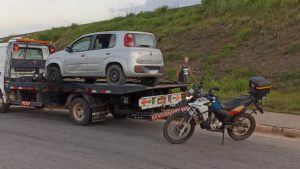 Trio &eacute; preso com carro roubado em Nova Serrana