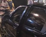 Vídeo: Motorista embriagado bate em árvore e quase atinge pedestres e apanha em BH