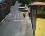 VÍDEO: Van escolar bate em muro e deixa crianças feridas em BH