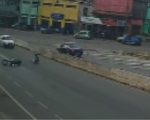 Vídeo: Vazamento de chorume causa acidentes de moto no Anel Rodoviário de BH