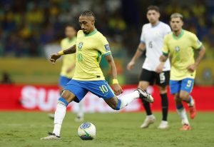 Brasil encara Col&ocirc;mbia pelas eliminat&oacute;rias e quer manter a rea&ccedil;&atilde;o.